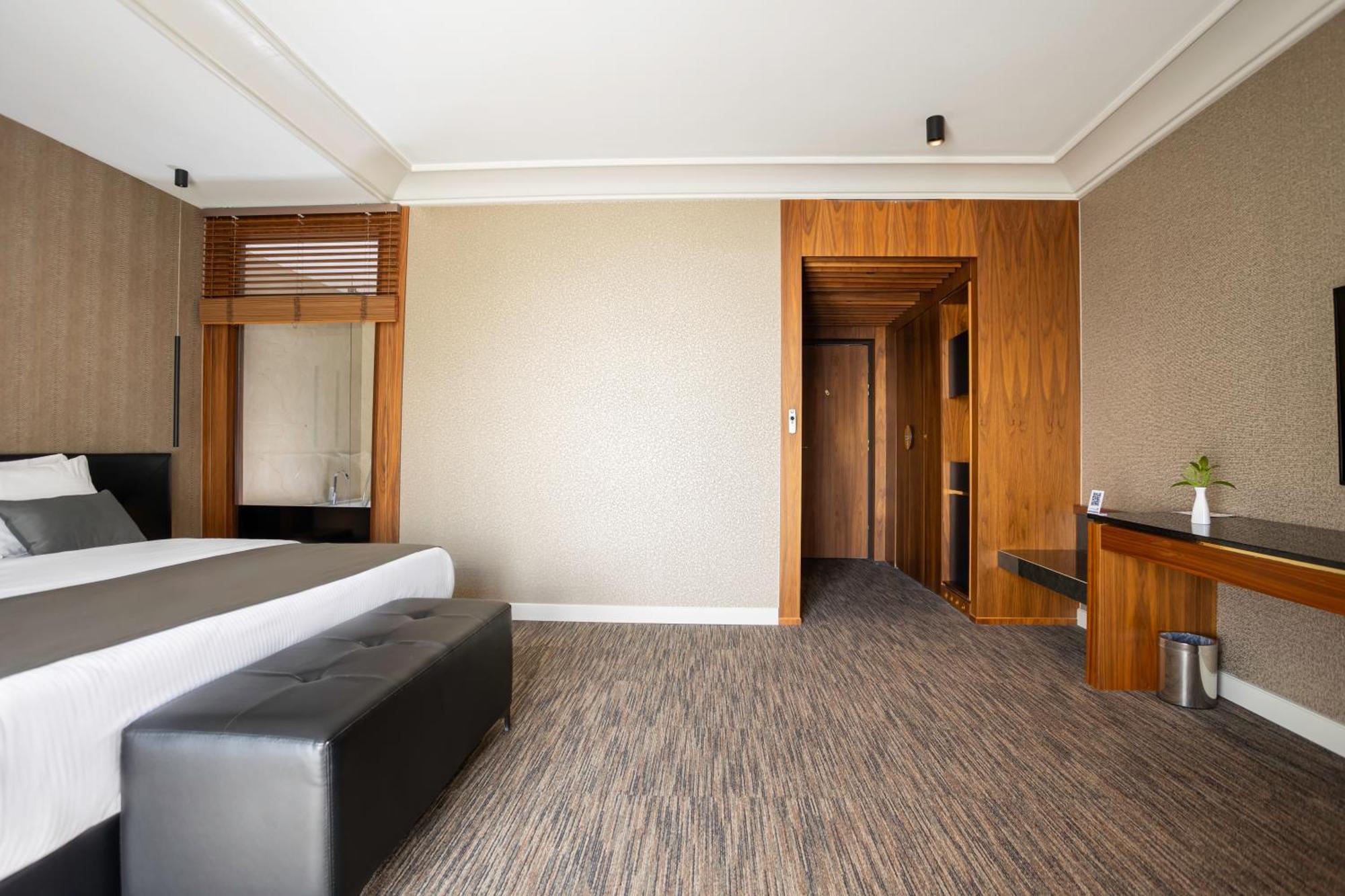 Select Hill Hotel Linze